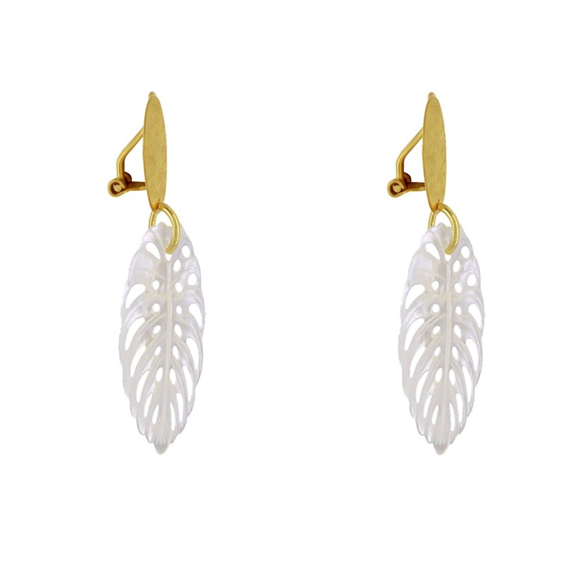Boucles d'Oreilles Clip Laiton Mat Pastille Brossée Feuille Ajourée en Nacre