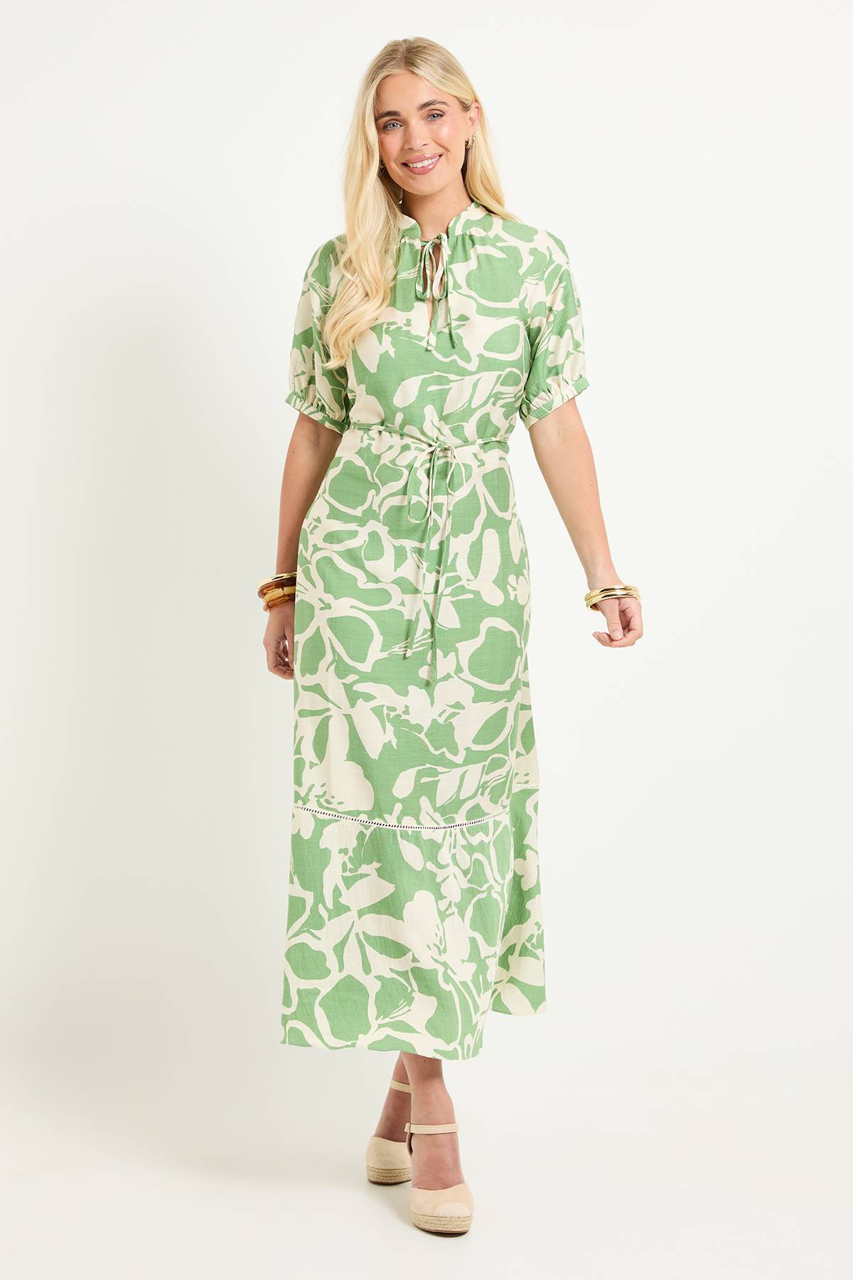 Wallis Robe Longue Petite Avec Empiècements En Dentelle Géométrique