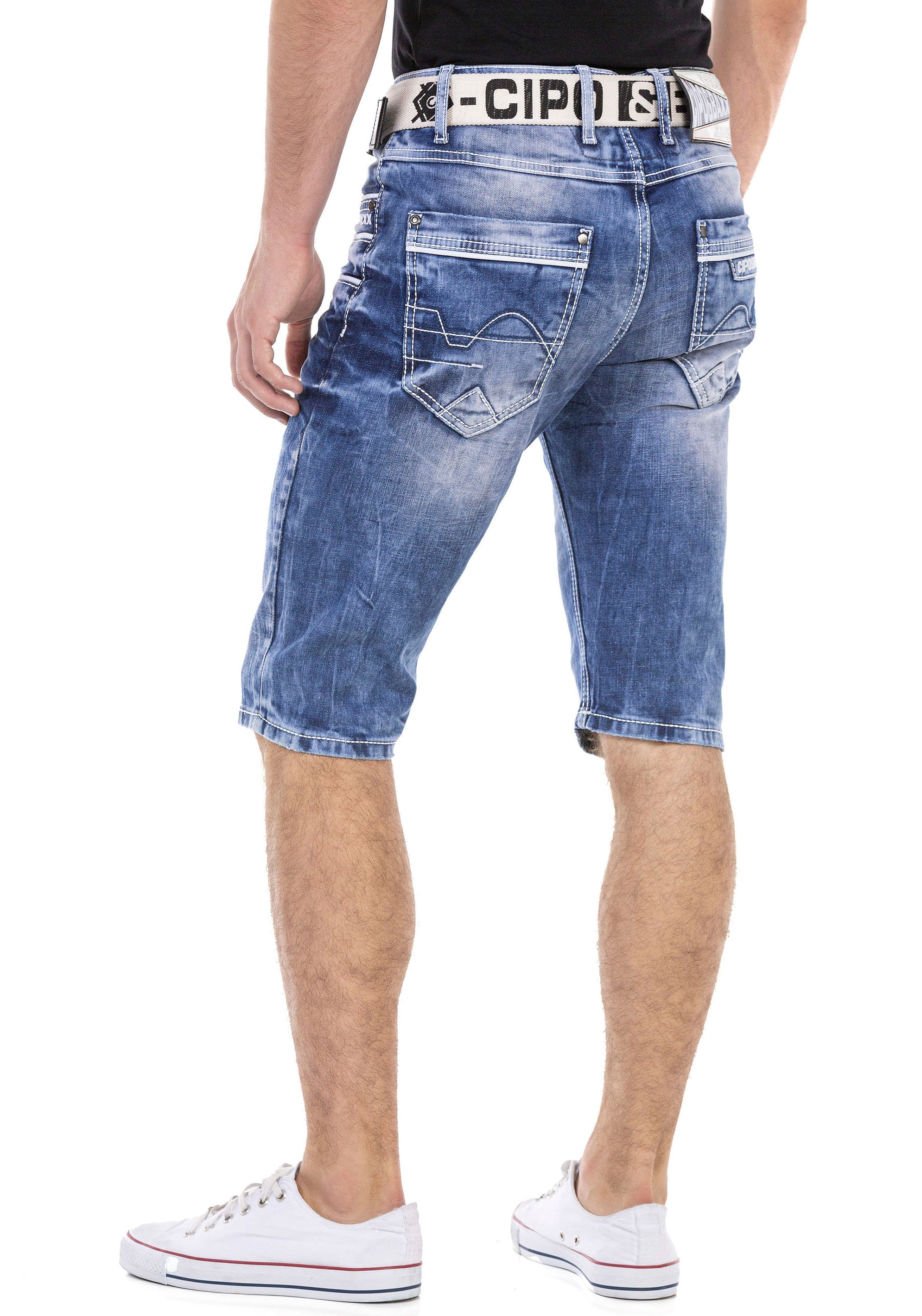 Cipo & Baxx Bermudas  in Denim und mit markanten Taschen