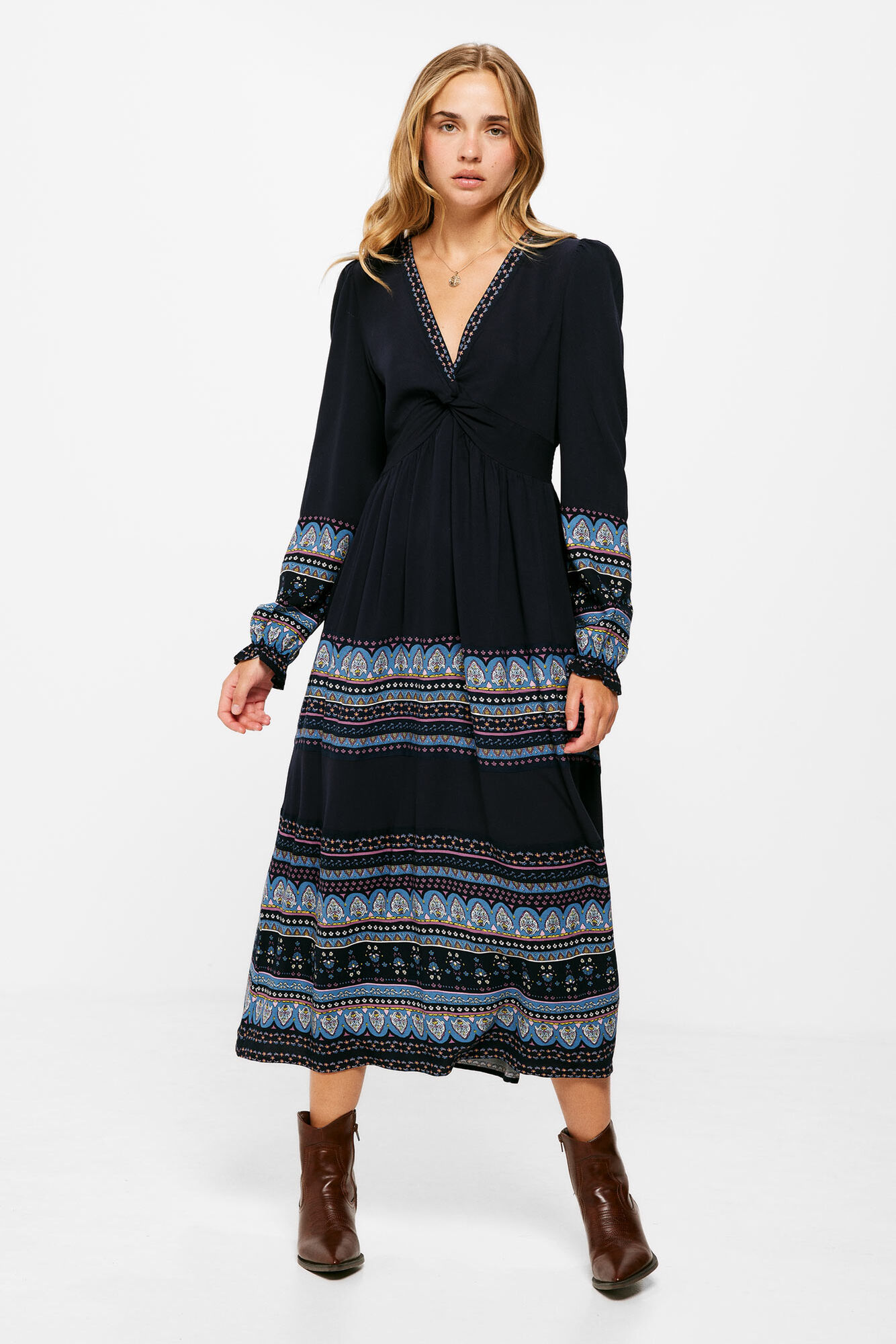Vestido midi com bordas posicionais