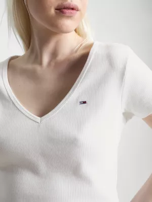 Camiseta cropped canelada essencial com decote em V