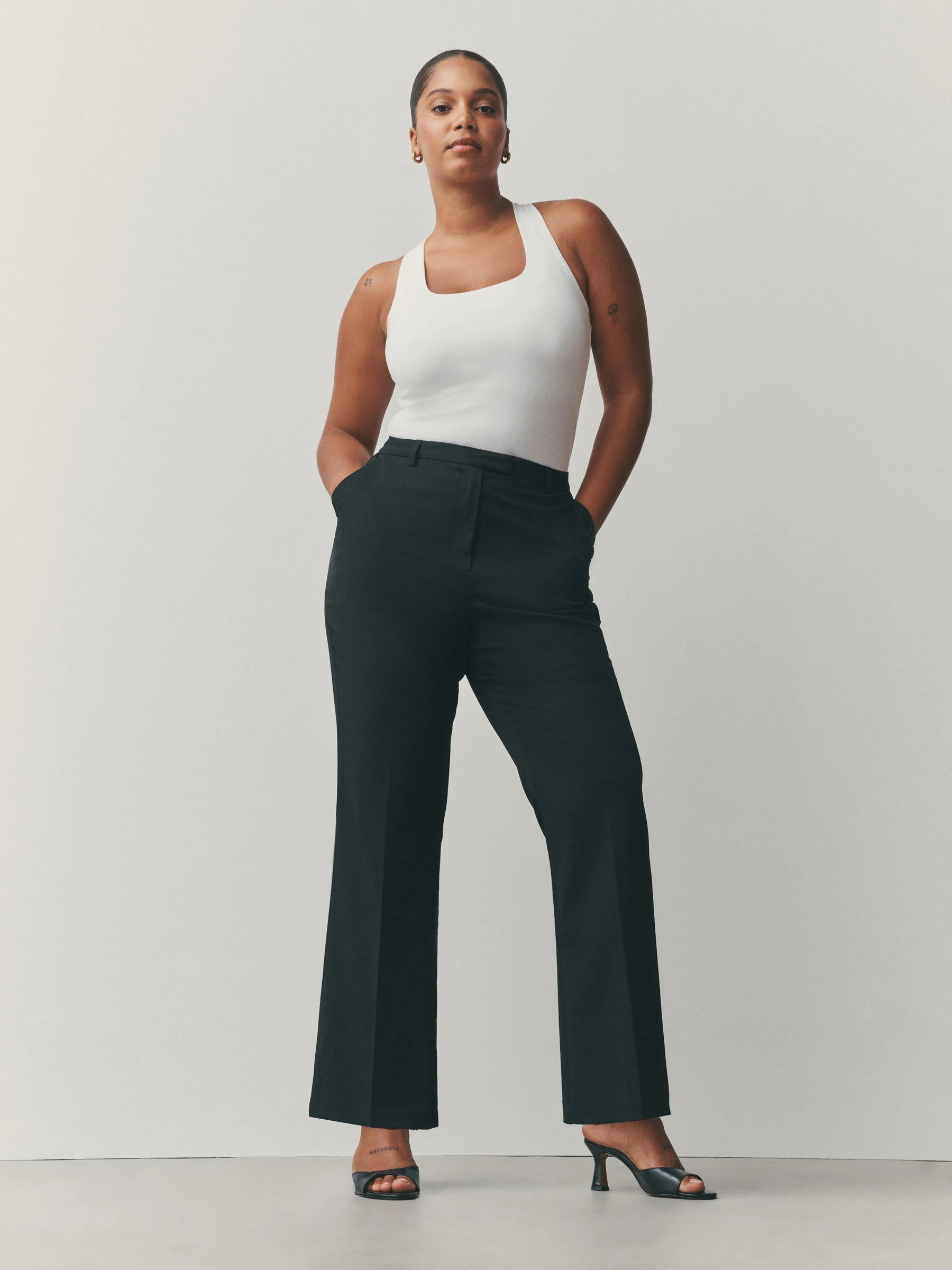 Zwart - Modieuze Hourglass broek met bootcut