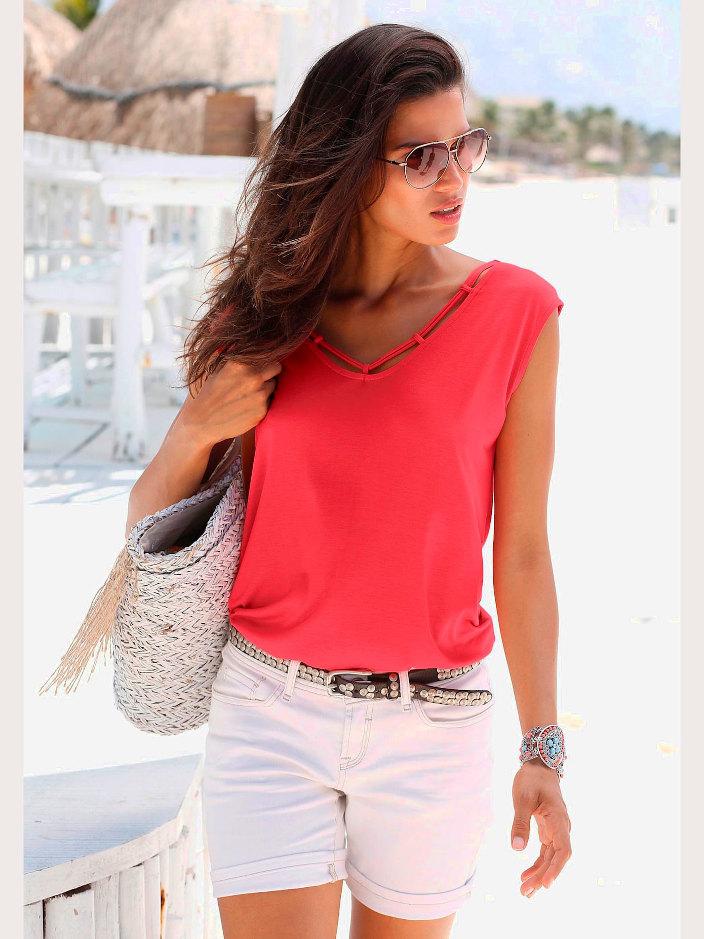 T-shirt col v avec cordons