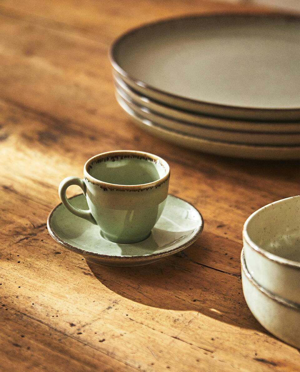 XÍCARA DE CAFÉ COM BORDA