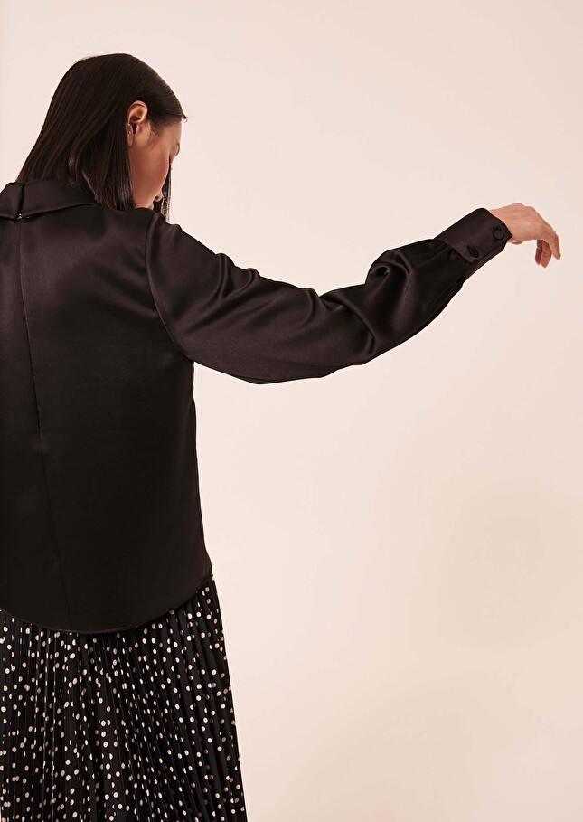 Top Tiannanoir en satin fluide