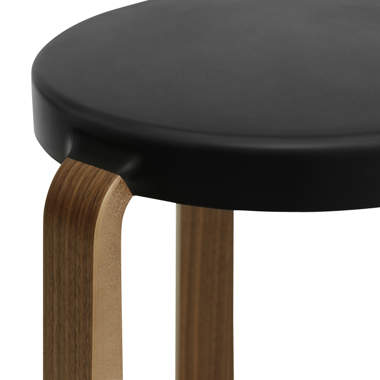 Normann Copenhagen Tap kruk met walnoten onderstel olijfgroen