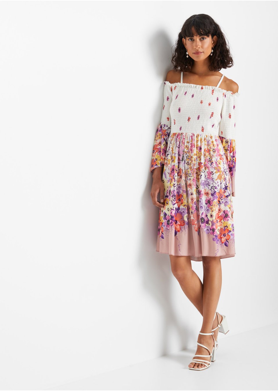 Robe à manches volantées