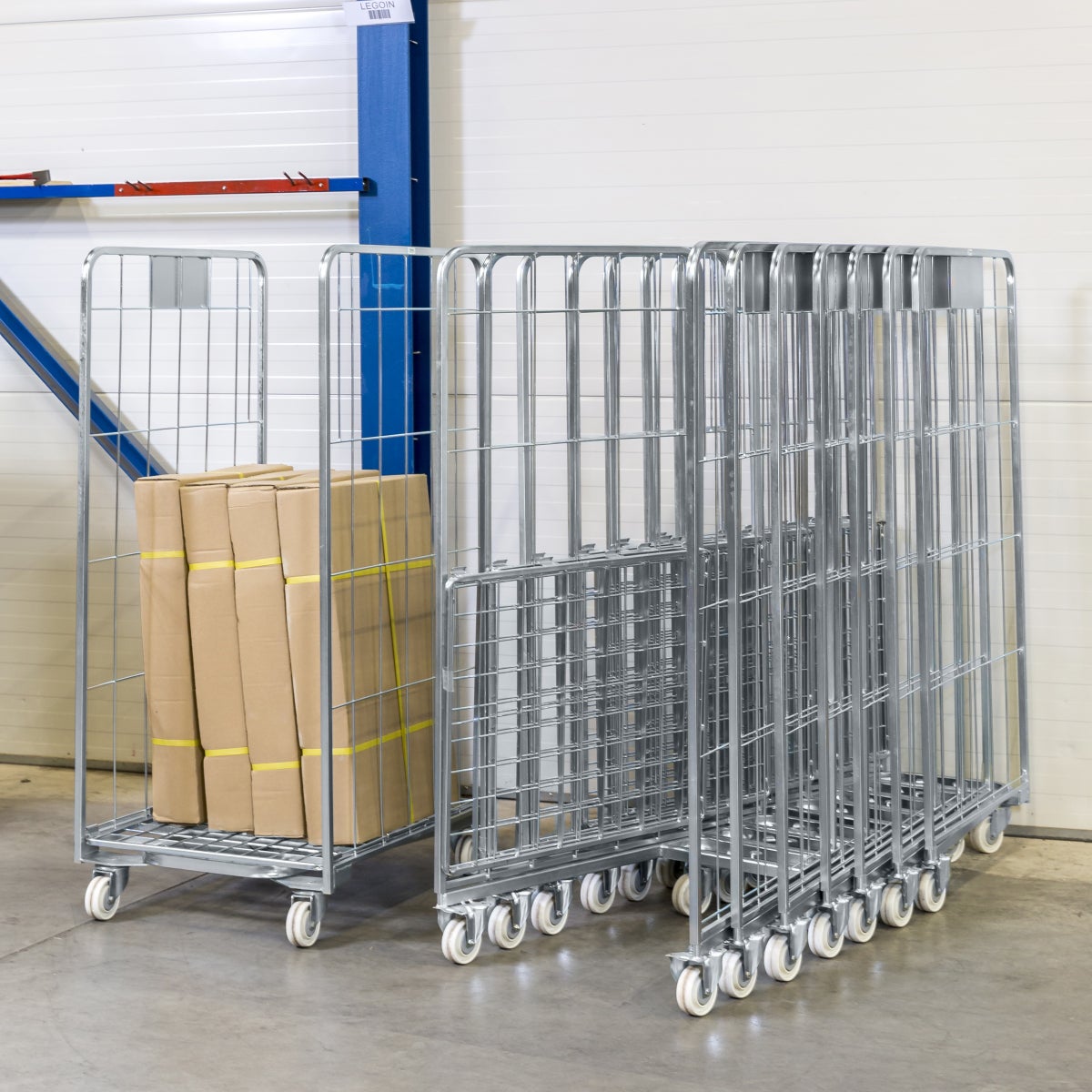 Kongamek gegalvaniseerde rolcontainer 800x700x1570mm stapelbaar met gaasbodem en 2 gaaswanden 125x300mm