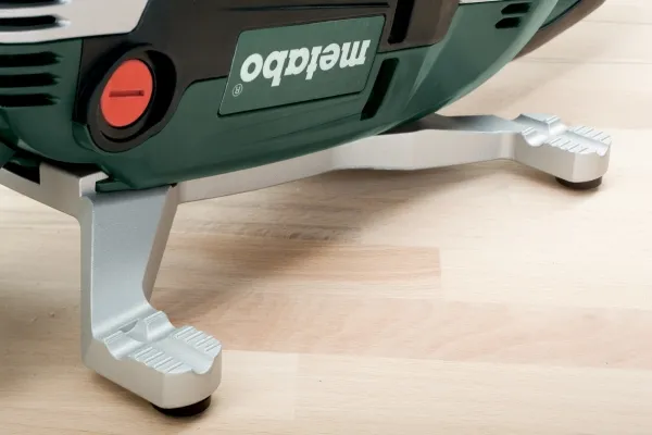 Metabo BAE 75. slibemaskine type: båndsliber, støvbeholder type: støvpose. effekt: 1010 W. vægt: 4,7 kg, slibeplade størrelse (BxD): 75 x 533 mm, slibeplade fastspændingssystem: 85 x 150 mm (600375000)