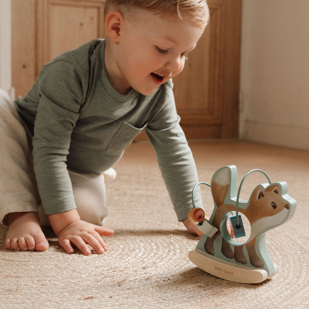 Little dutch wiebeldier met activiteitenlooping