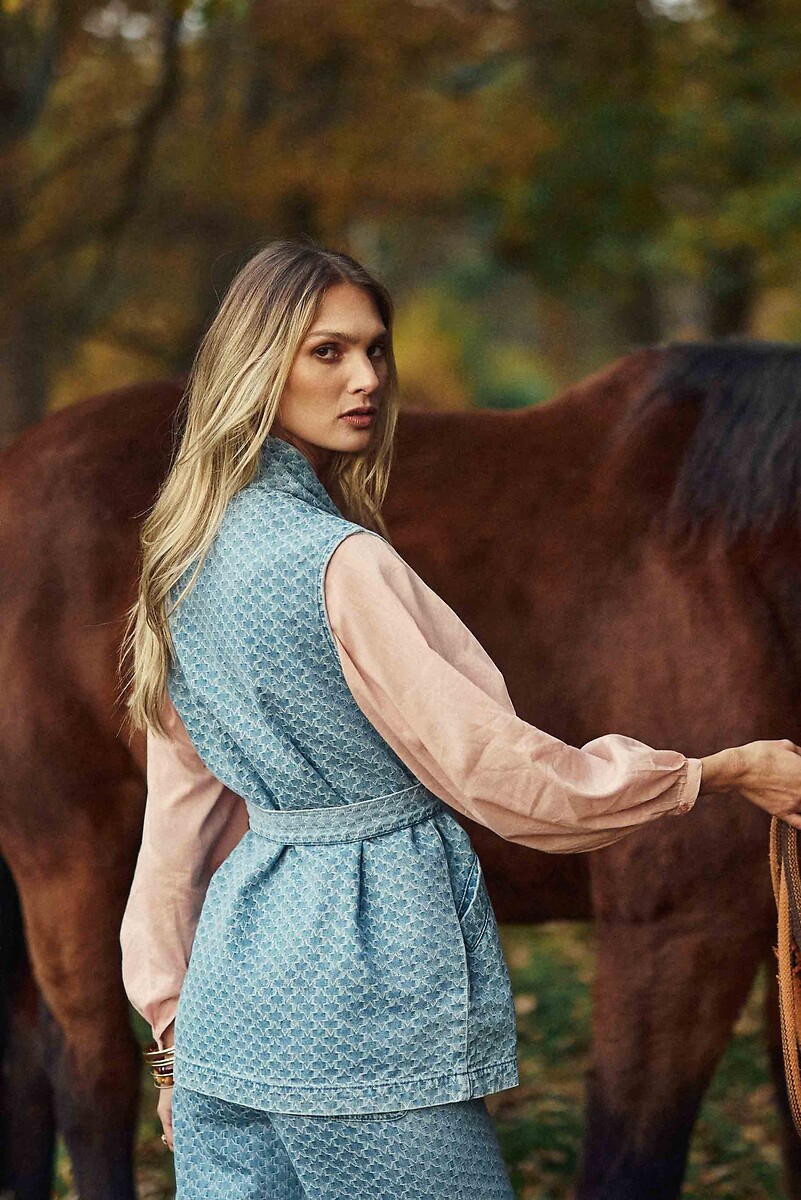LA PETITE ETOILE<br>Colete jeans sem mangas estampado VERANY