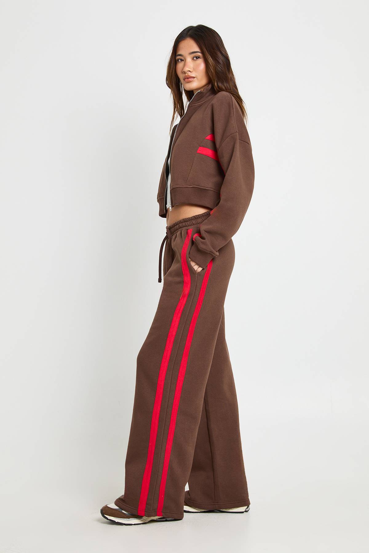 boohoo Ensemble De Jogging À Col Montant Avec Bandes Contrastées