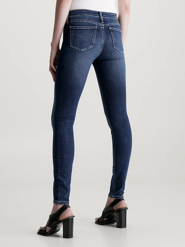 Calça jeans skinny de cintura média