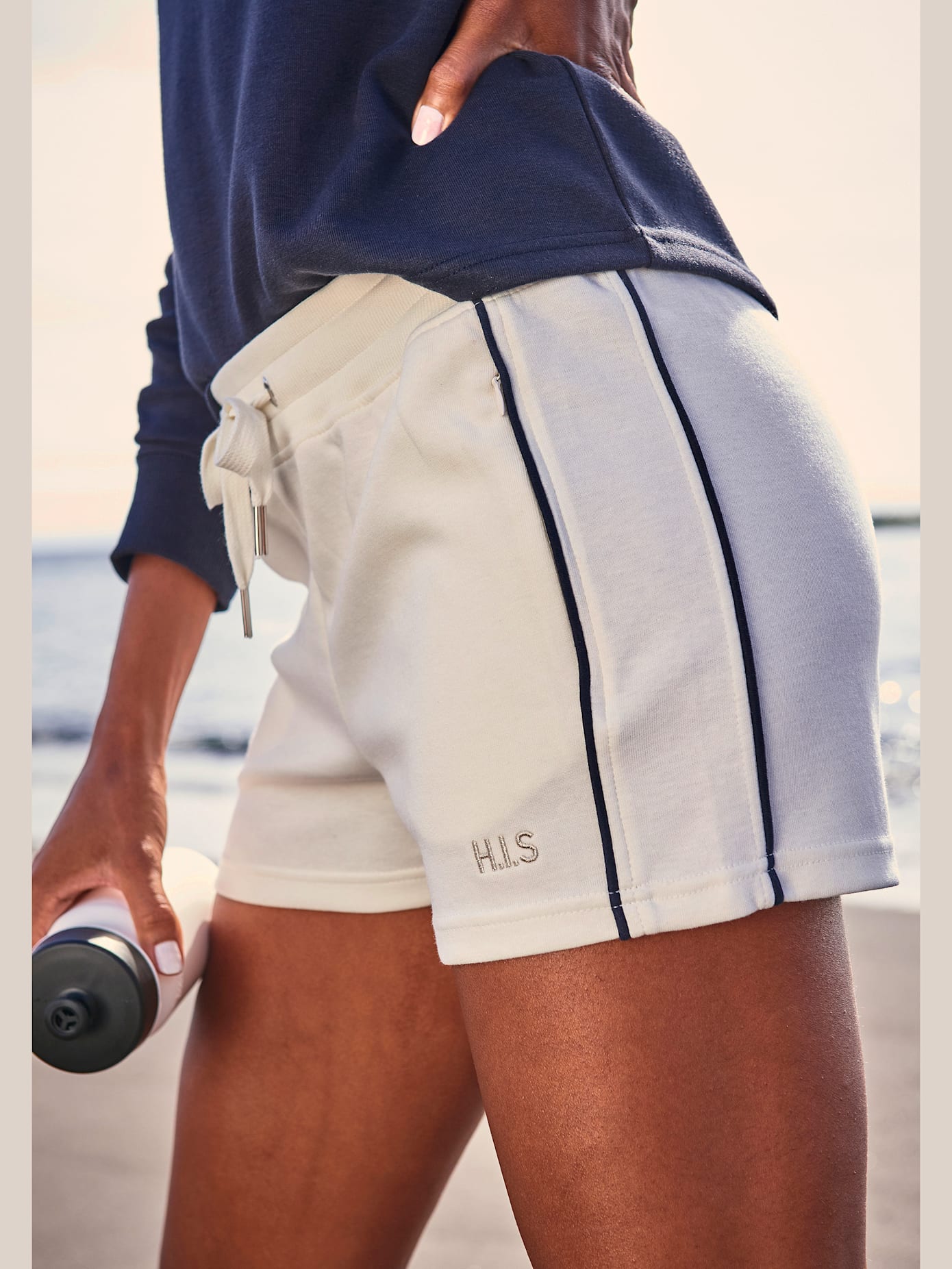 Shorts short avec passepoil contrasté