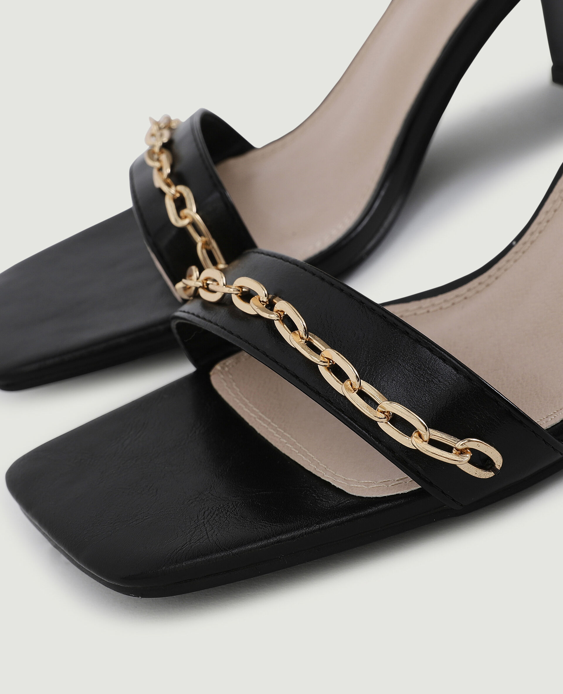 Sandales à talon avec chainettes - Noir