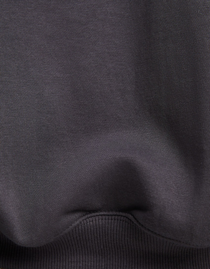 Moletom com mangas raglan