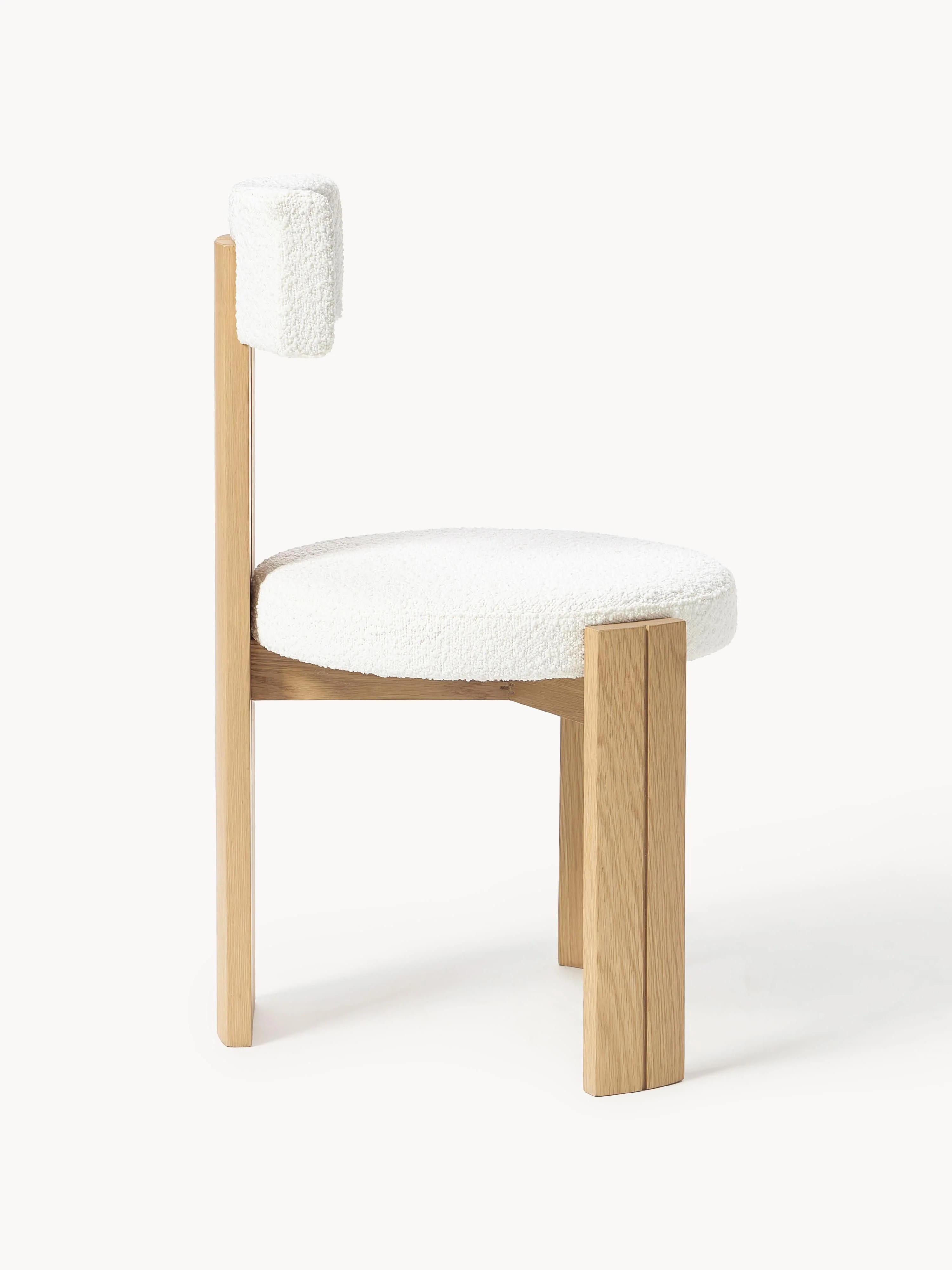 Houten stoel Katya met bouclé bekleding