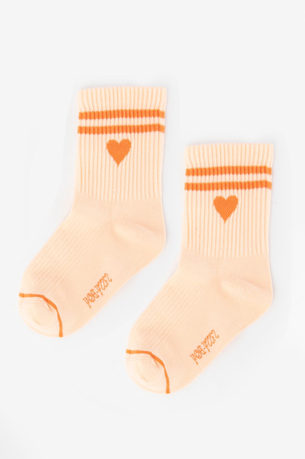Oranje sokken met hartje