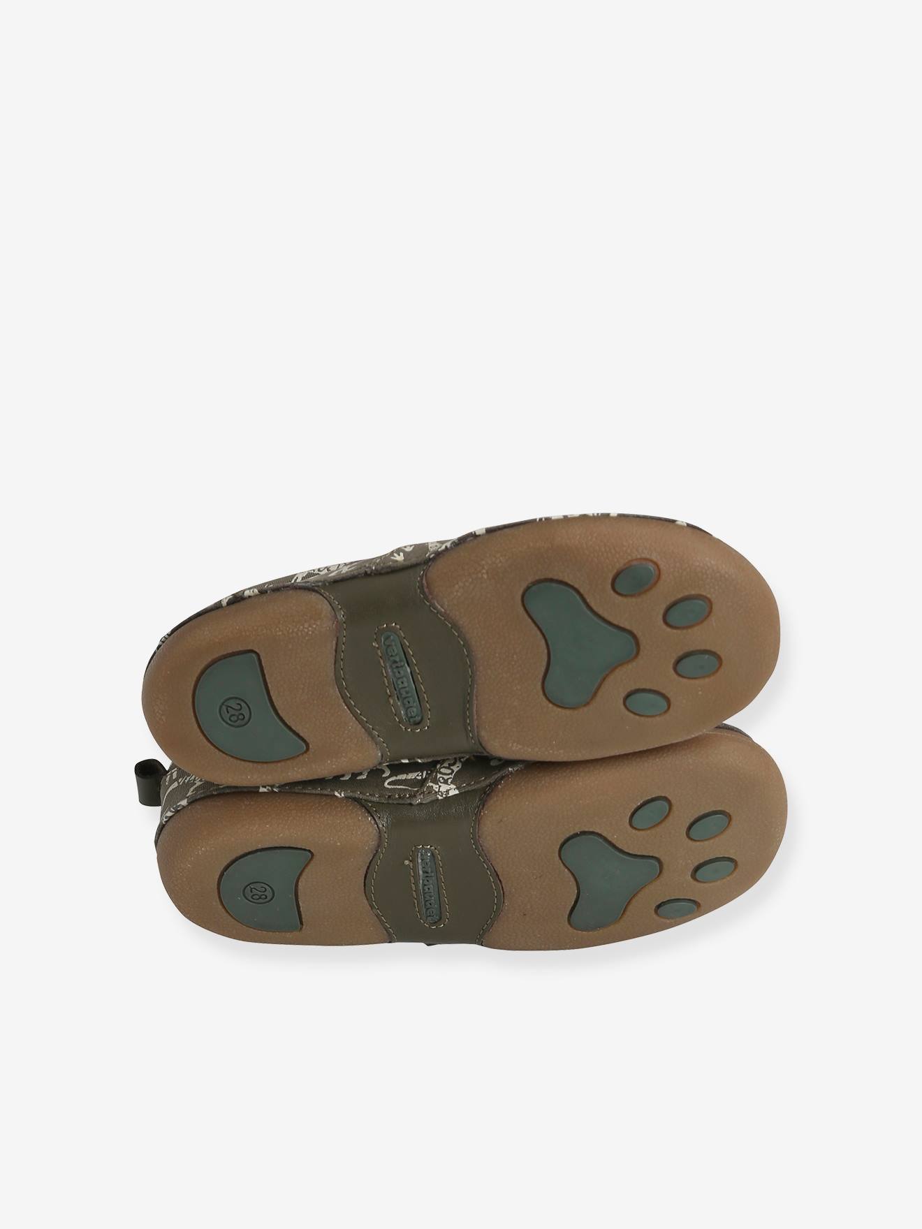 Pantufas de casa infantis para meninos, em tecido com estampa fluorescente e tiras elásticas, na cor verde médio.