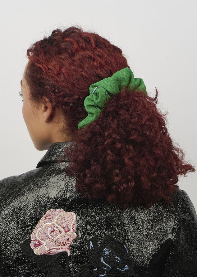 Sui Ava Ea Zig-Zag Scrunchie Dark green