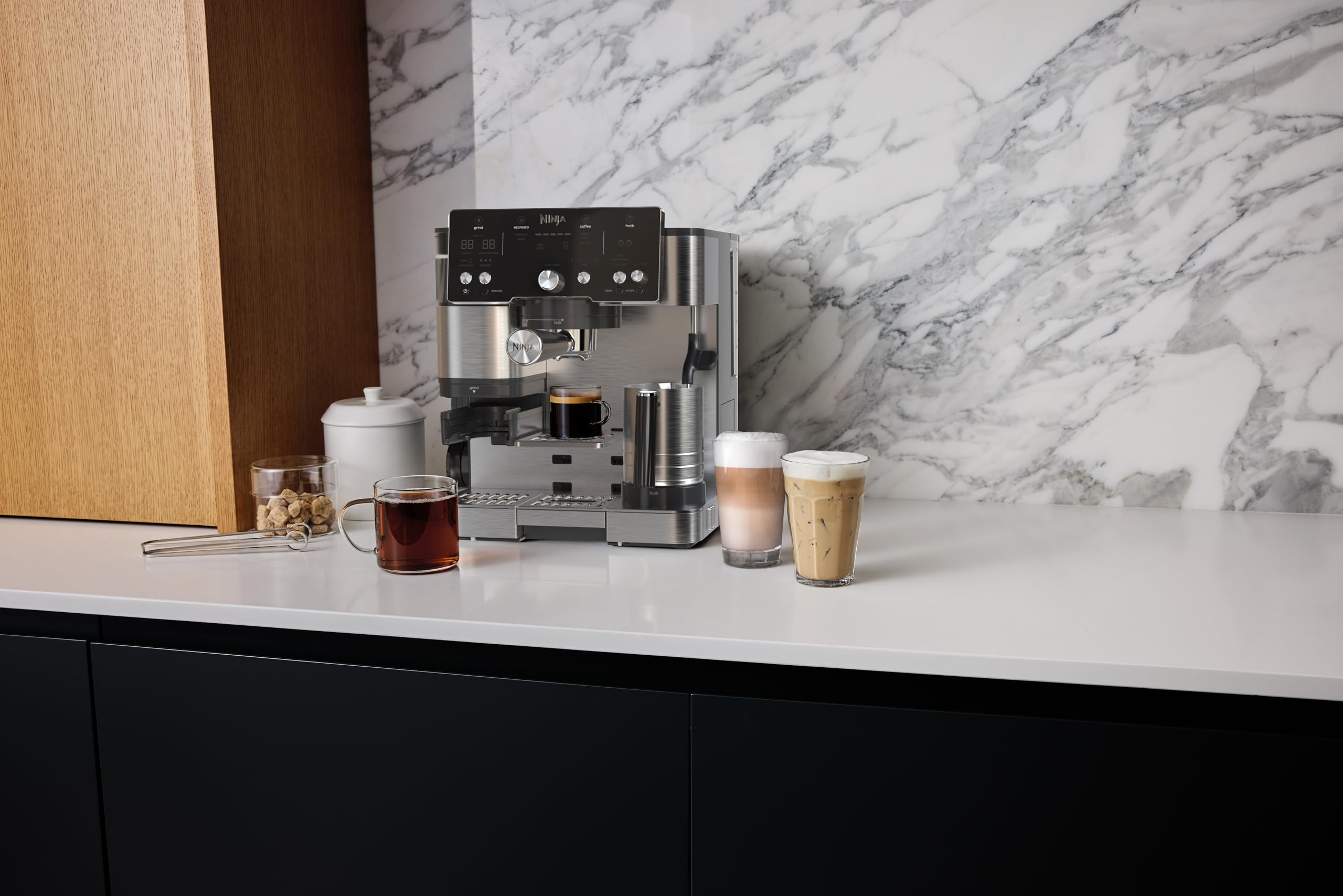 NINJA Machine à café Luxe Essential 2-en-1, Latte, Cappuccino et Espresso avec broyeur à grains et mousseur à lait intégrés, facile à utiliser, 2 prér