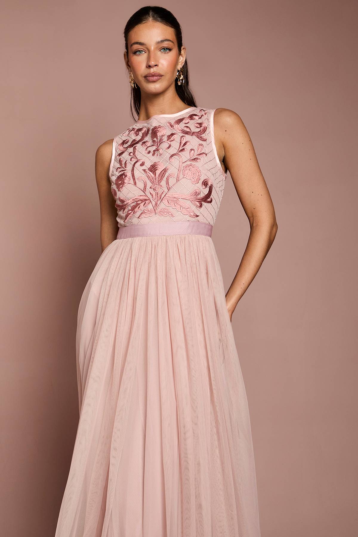 Coast Robe Longue De Demoiselle D'honneur À Broderies Florales Linéaires