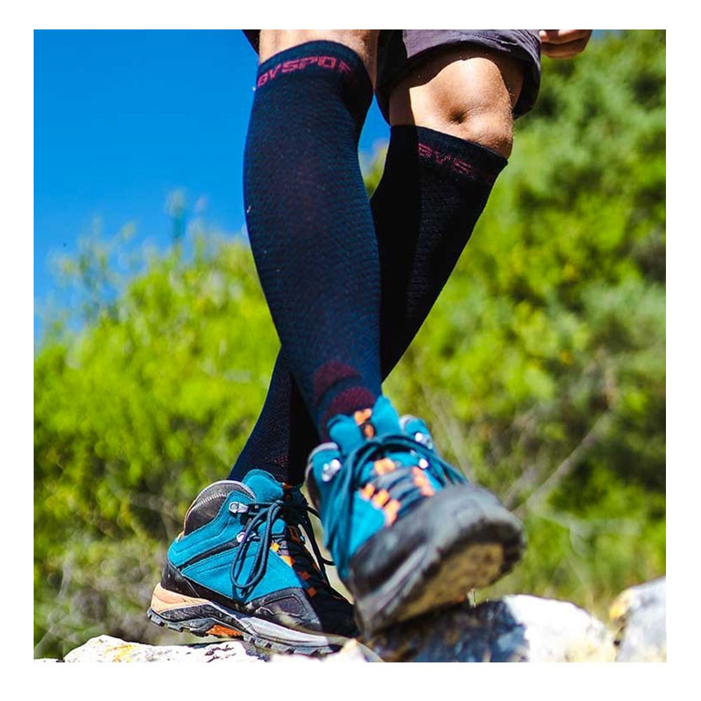 BV Sport TREK COMPRESSION EVO - Chaussettes noir/vert