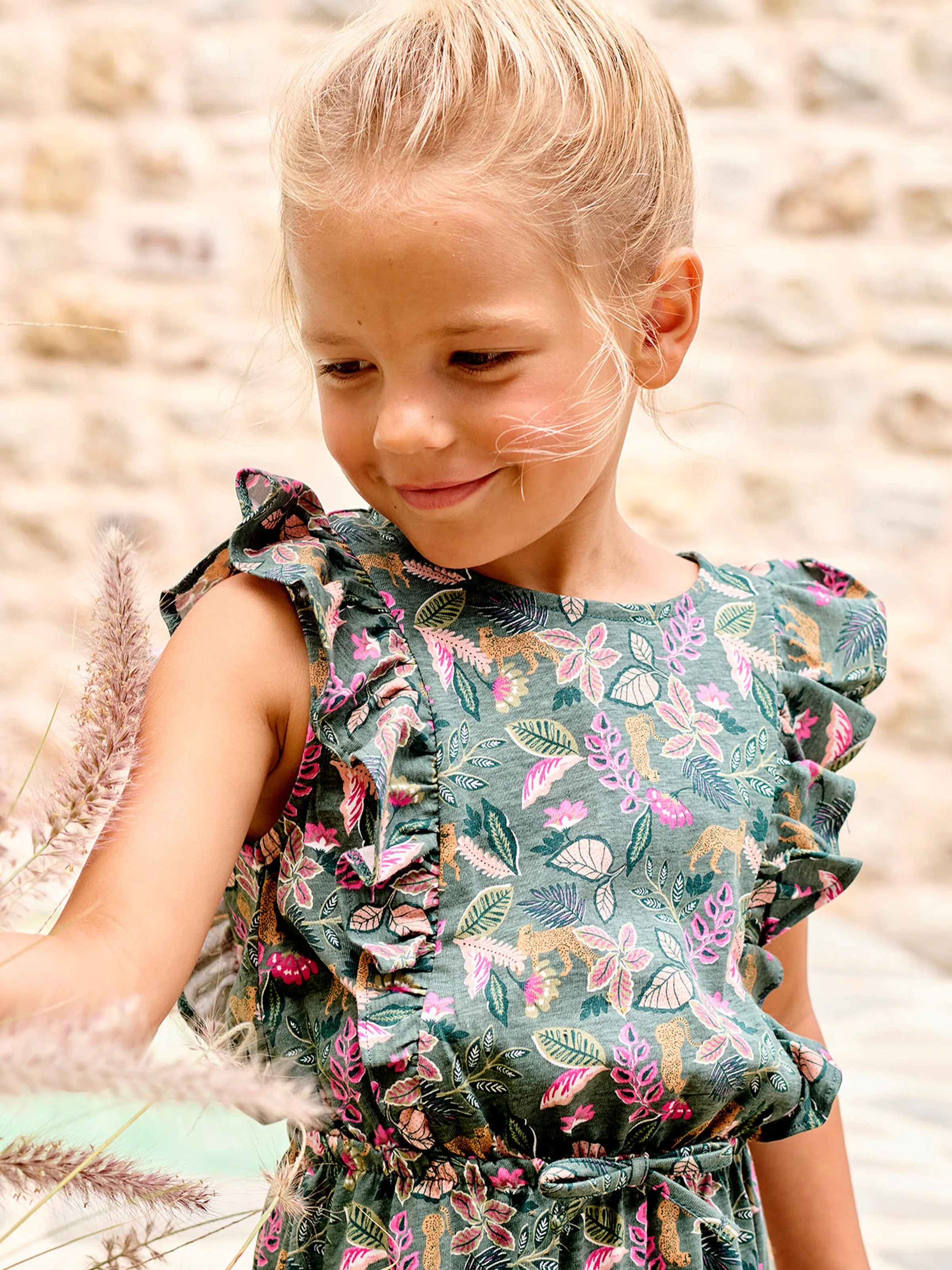 Vertbaudet Bedrucktes Mädchen Jerseykleid mit Volantärmeln smaragdgrün