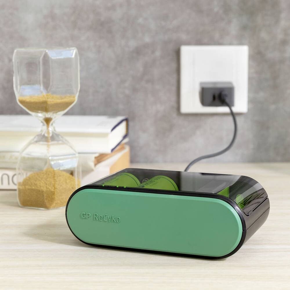 Gp - Recyko Universal USB Battery Charger B631