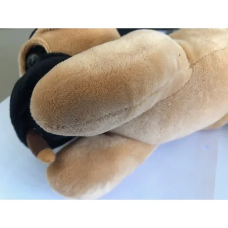 Markenlos Plüschhund mit Zylinder, singt Happy Birthday