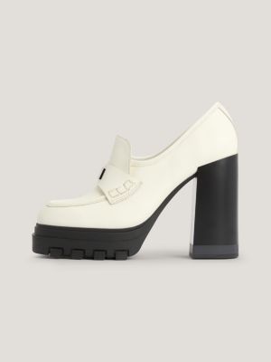 Mocassins de couro com salto bloco