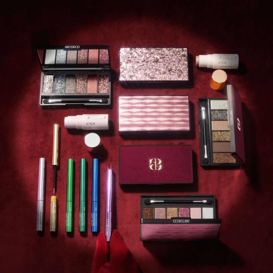 SPARKS OF JOY Glittery Eyeshadow Palette