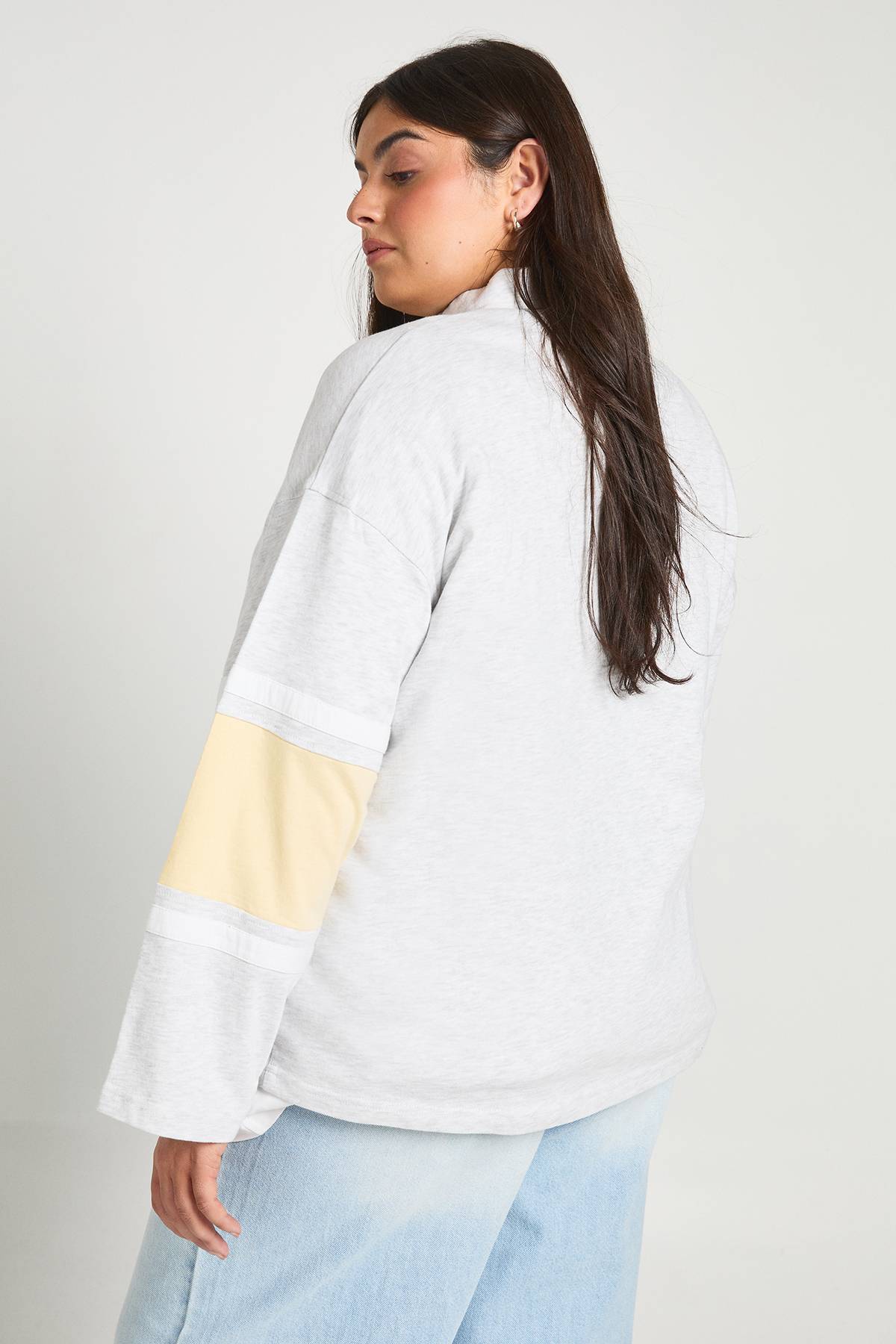 boohoo T-Shirt Rugby à Col Grande Taille