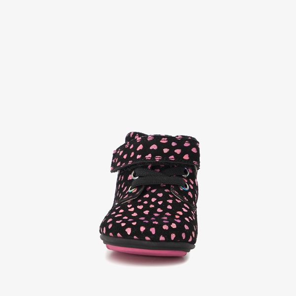 Groot leren babyschoenen zwart met roze hartjes