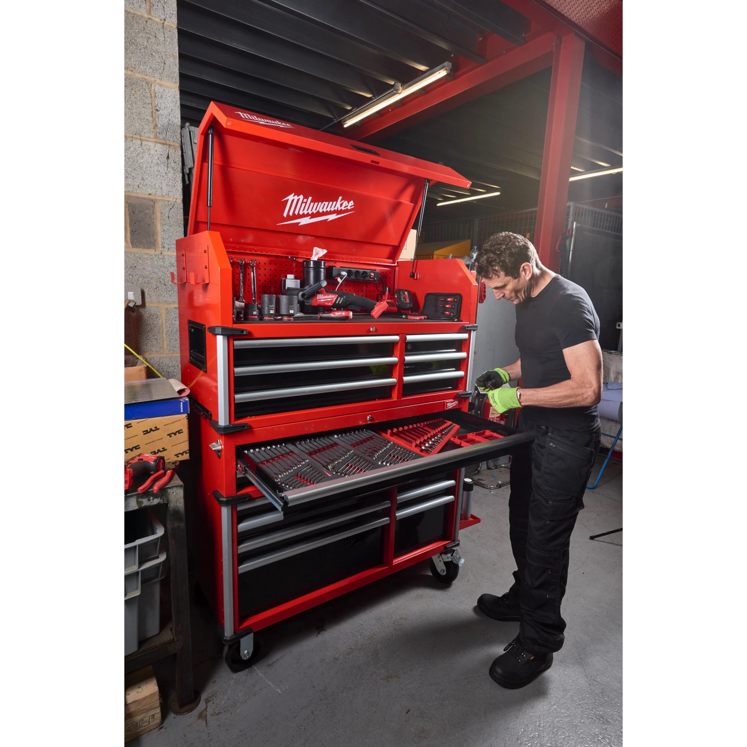 Milwaukee 4932478852 Stalen gereedschapswagen met 10 lades - 46˝ / 117 cm