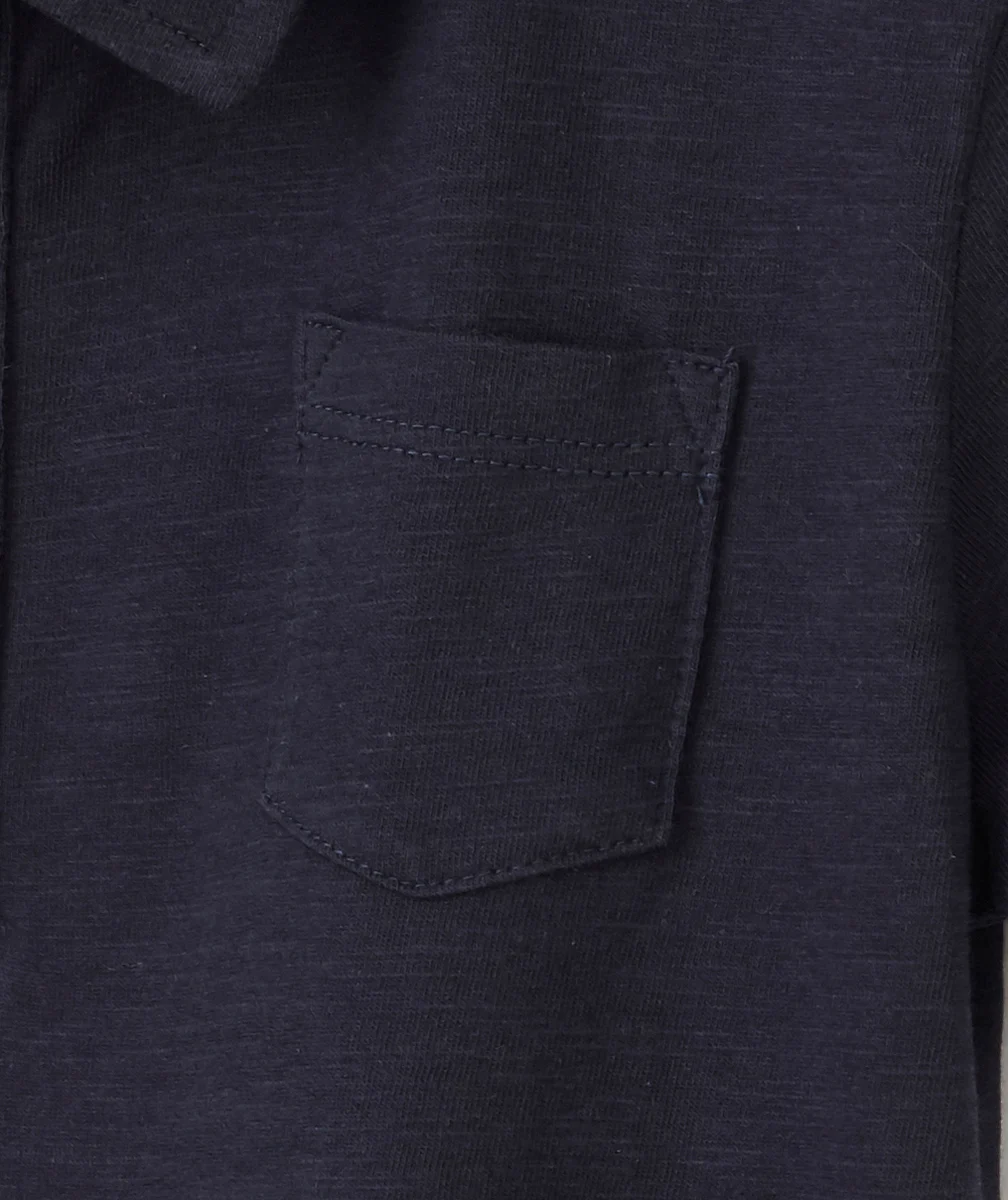 LE POLO MARINE AVEC POCHE SUR LE COEUR