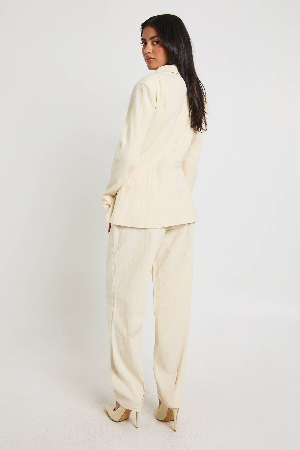 boohoo Pantalon en lin ajusté à jambe droite