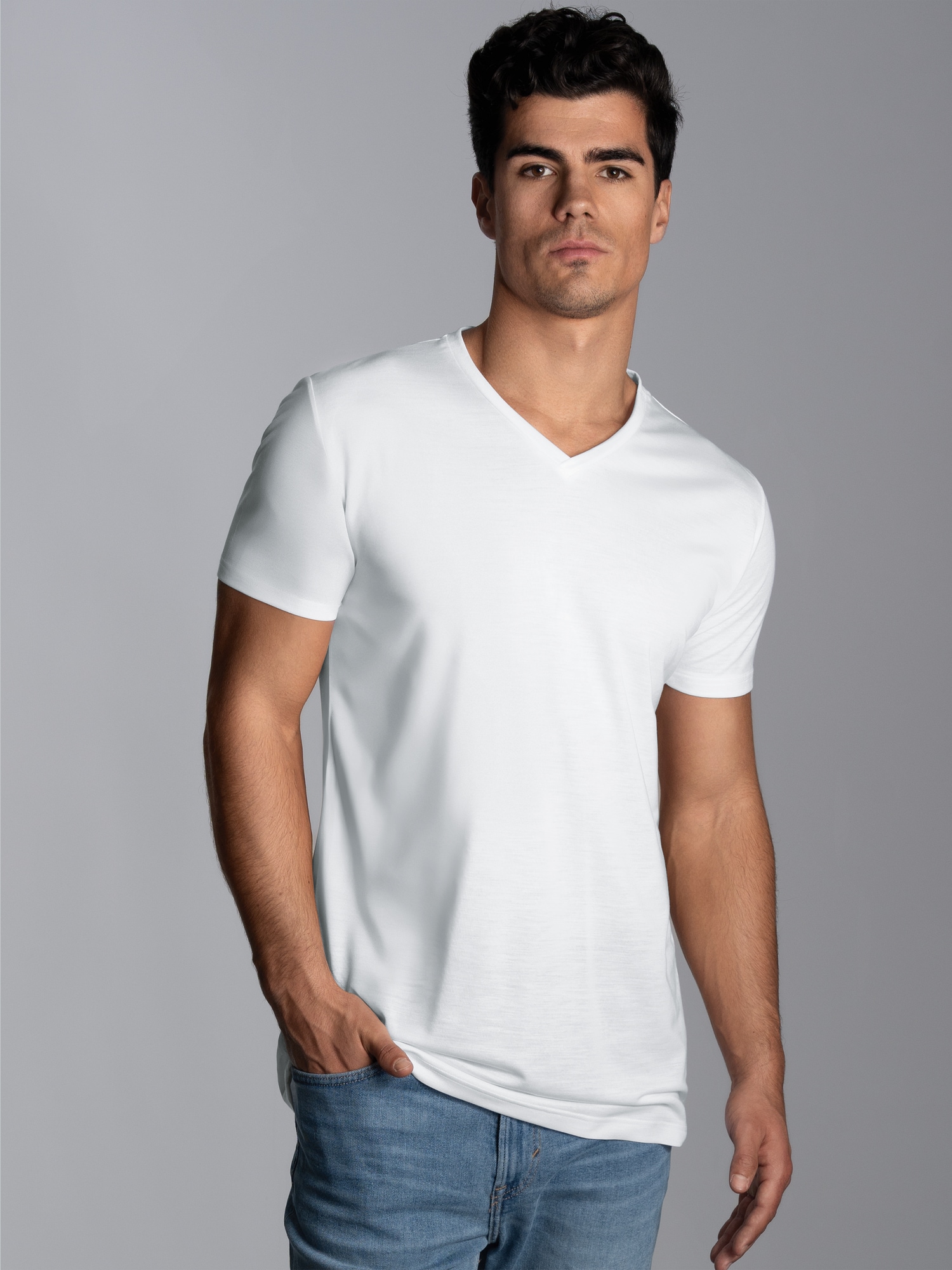 V-Shirt aus 100% Lyocell Weiss
