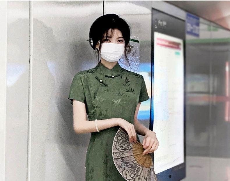 Brondia - Midi Qipao met bladprint en korte mouwen