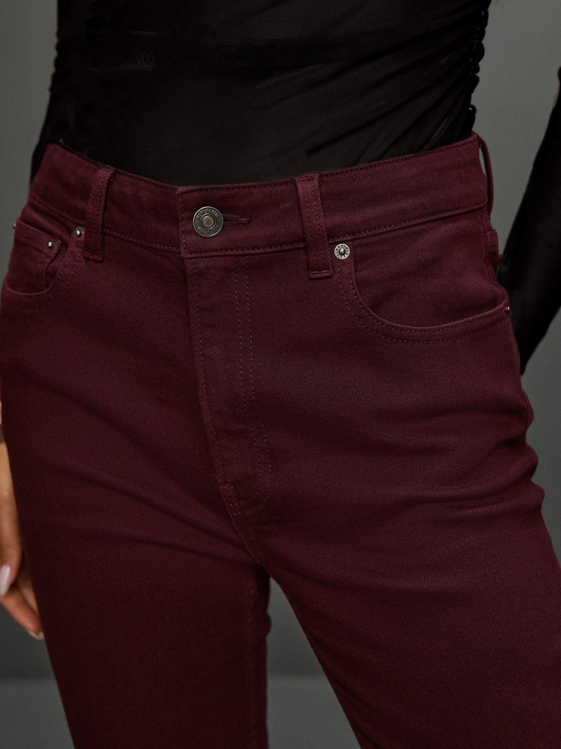 Bessenrood - Authentieke relaxed skinny jeans
