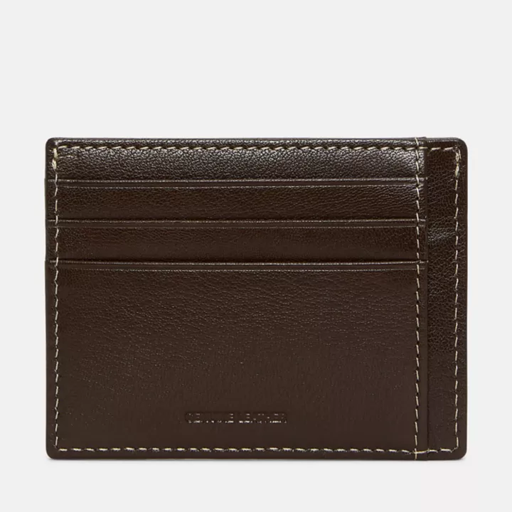 Carteira masculina com acabamento em couro curtido na cor marrom.