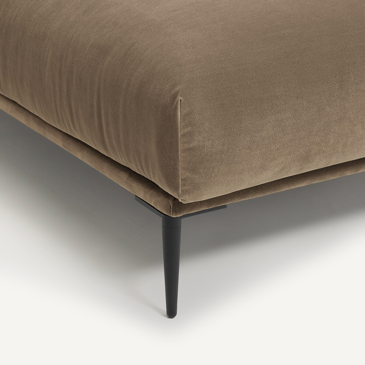 AM.PM<br>Cadeira longa Fluweel, design Oscar E.Gallina