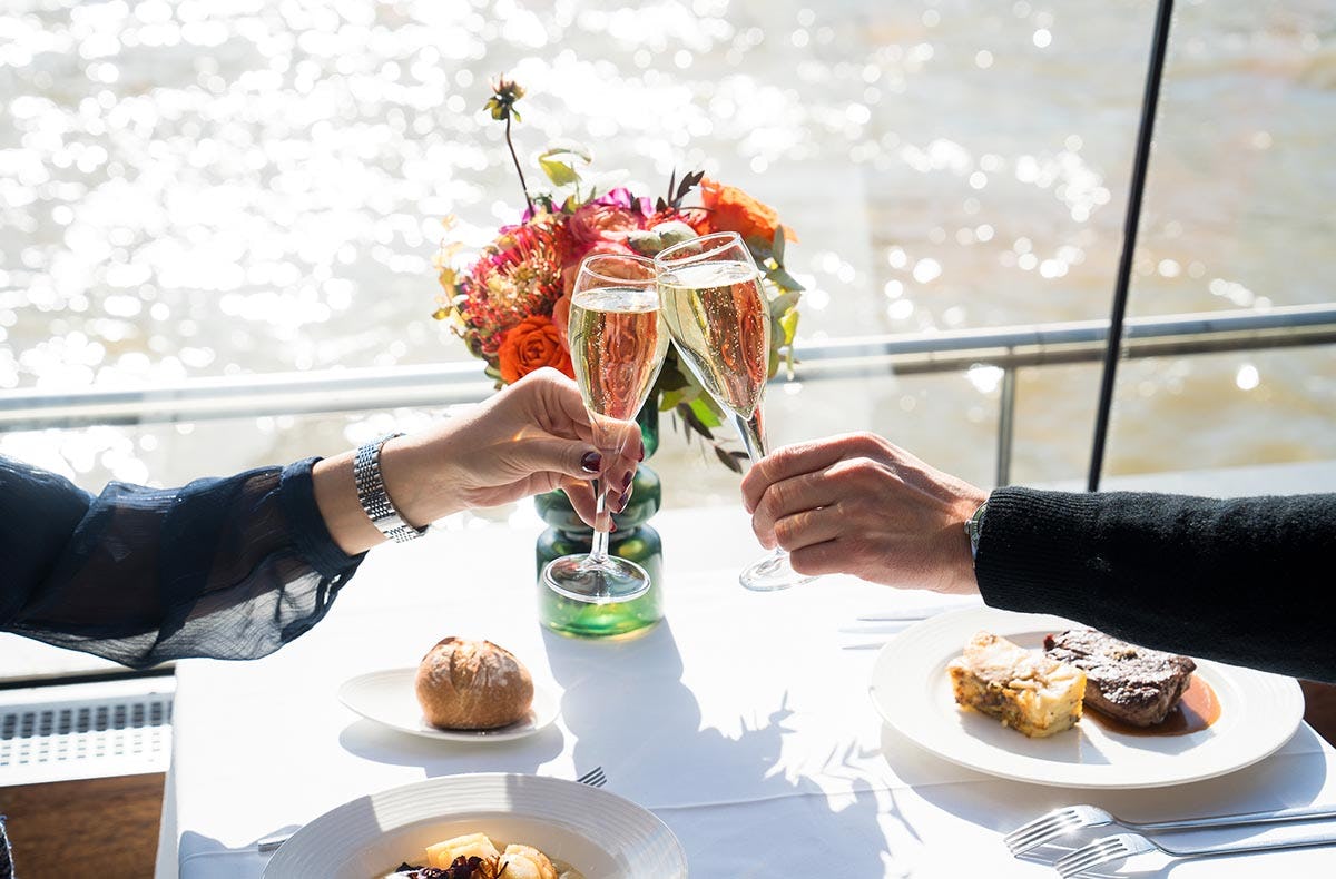 Bootsfahrt auf der Seine in Paris mit Mittagessen
