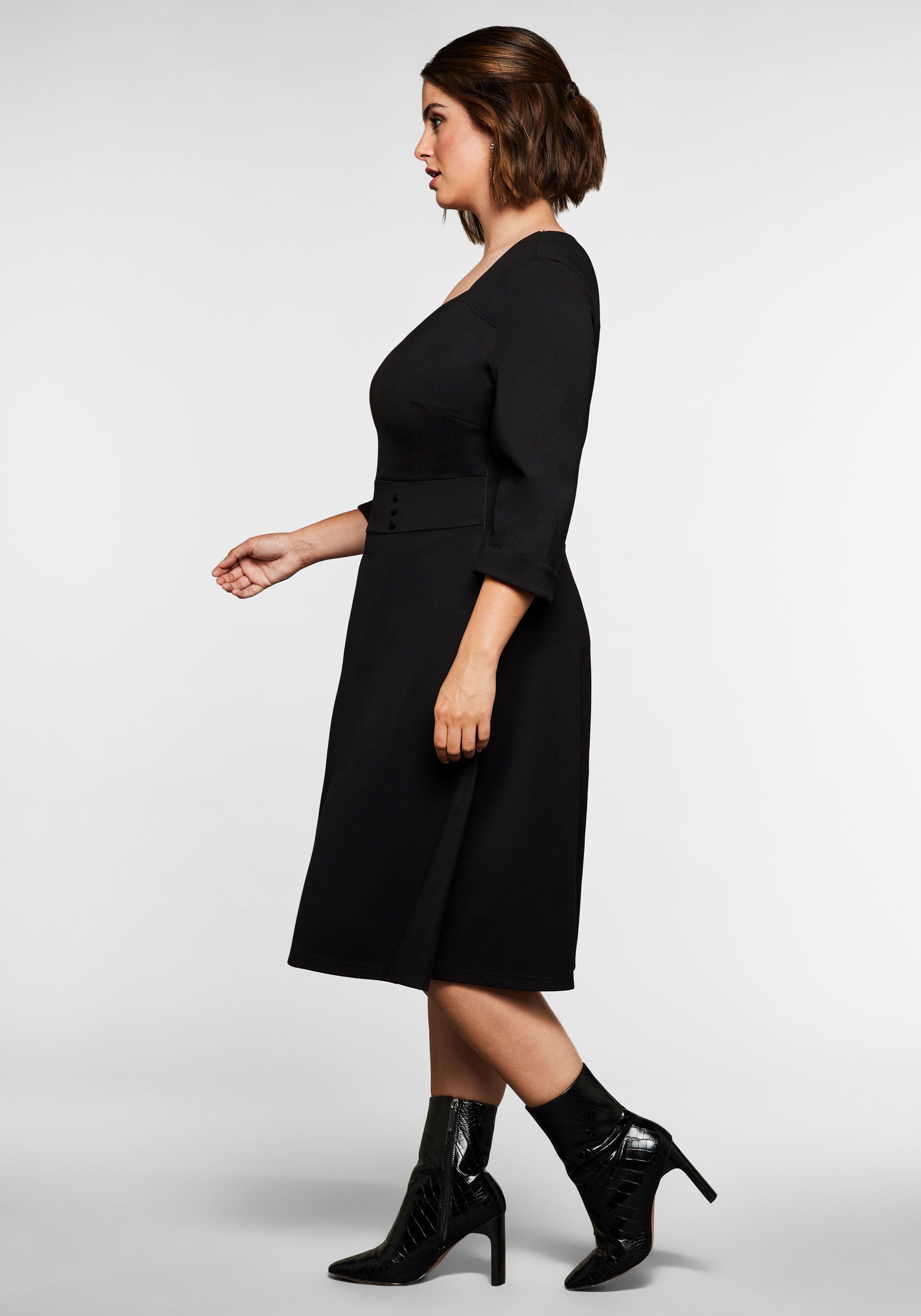 Jerseykleid mit Herzausschnitt und Taillenband