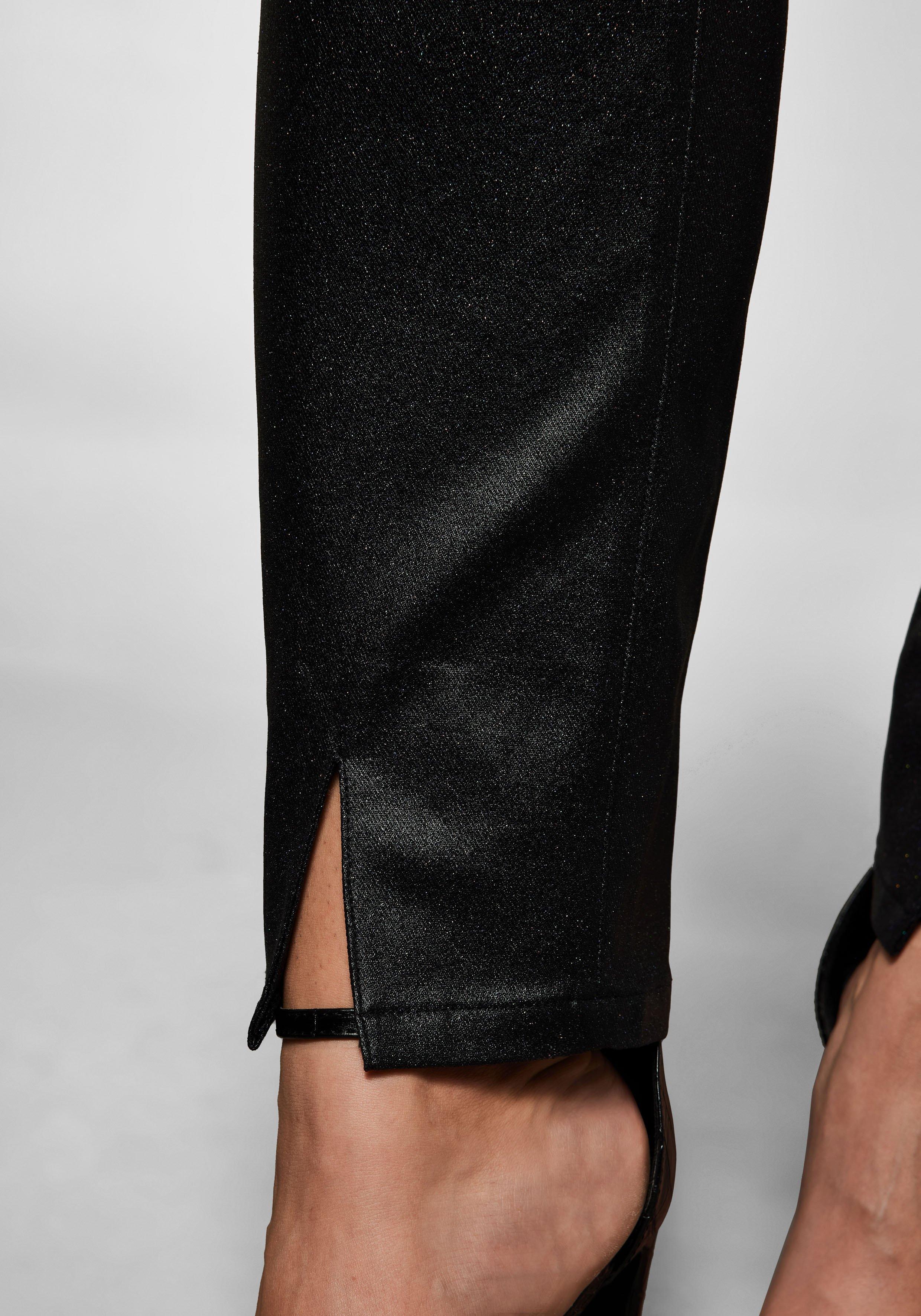 Schmale Hose mit Glitzerdruck-Beschichtung