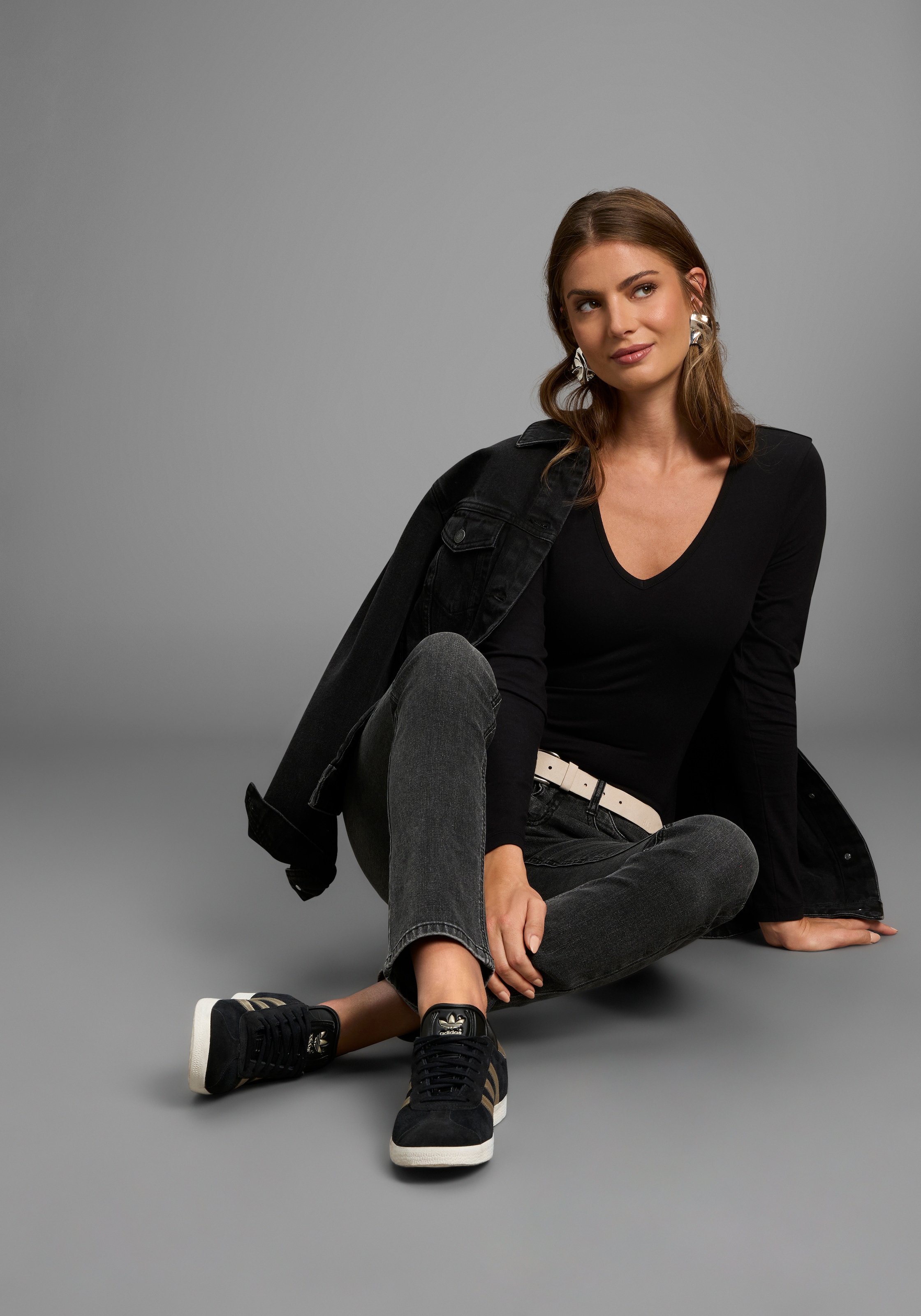 Laura Scott Langarmbody , Mit tiefem V-Ausschnitt - NEUE KOLLEKTION