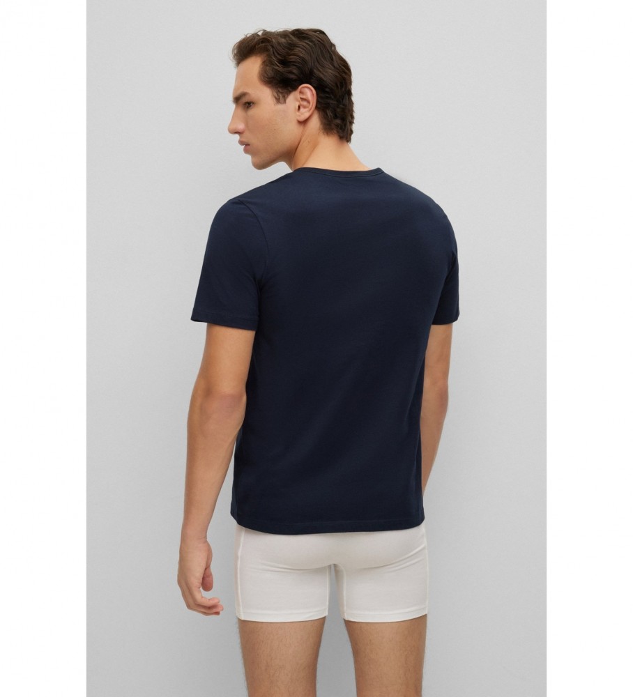 Conjunto de 3 camisetas com o logotipo da BOSS nas cores azul, branca e azul-marinho.