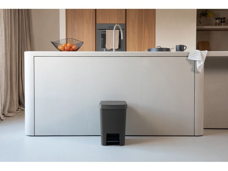 Brabantia Recyclingbehälter StepUp 25 l, Dunkelgrau Treteimer für Recycling Materialien