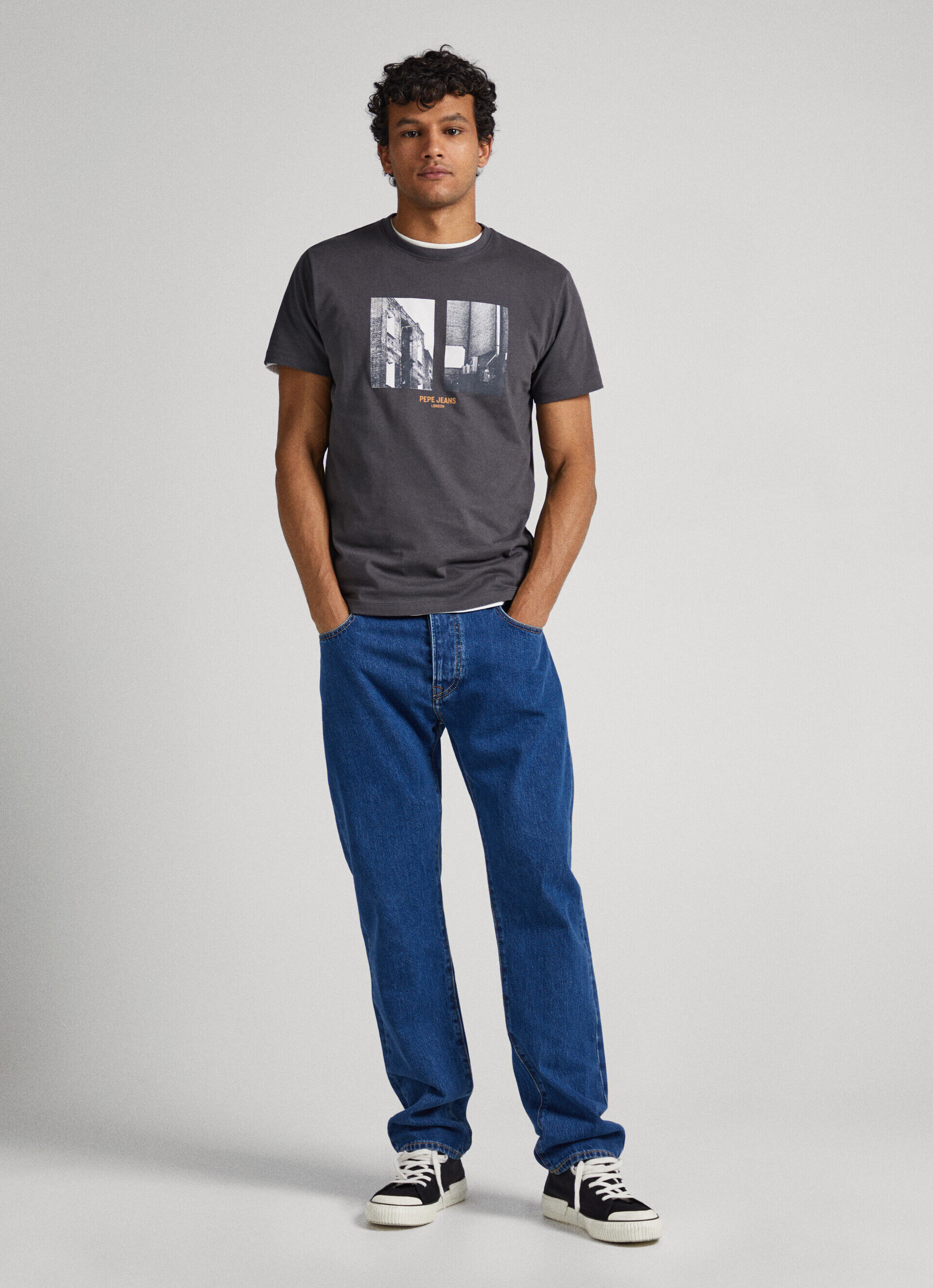 CAMISETA COM ESTAMPA FOTOGRÁFICA - cinza trovão