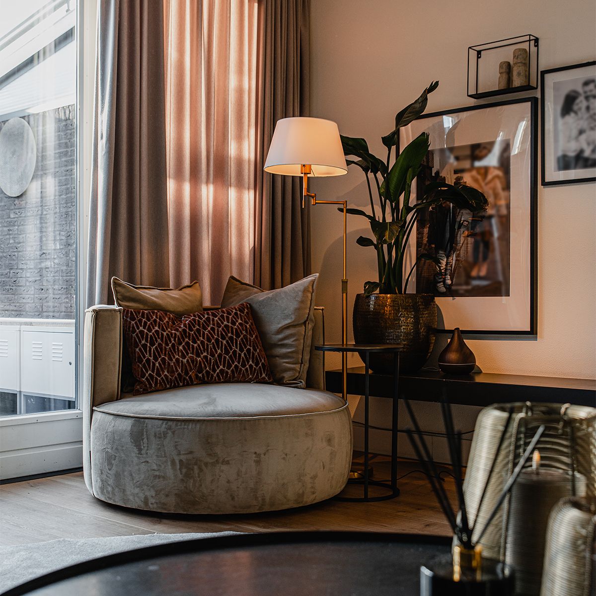 Vloerlamp brons met witte kap en verstelbare arm - Ladas Deluxe